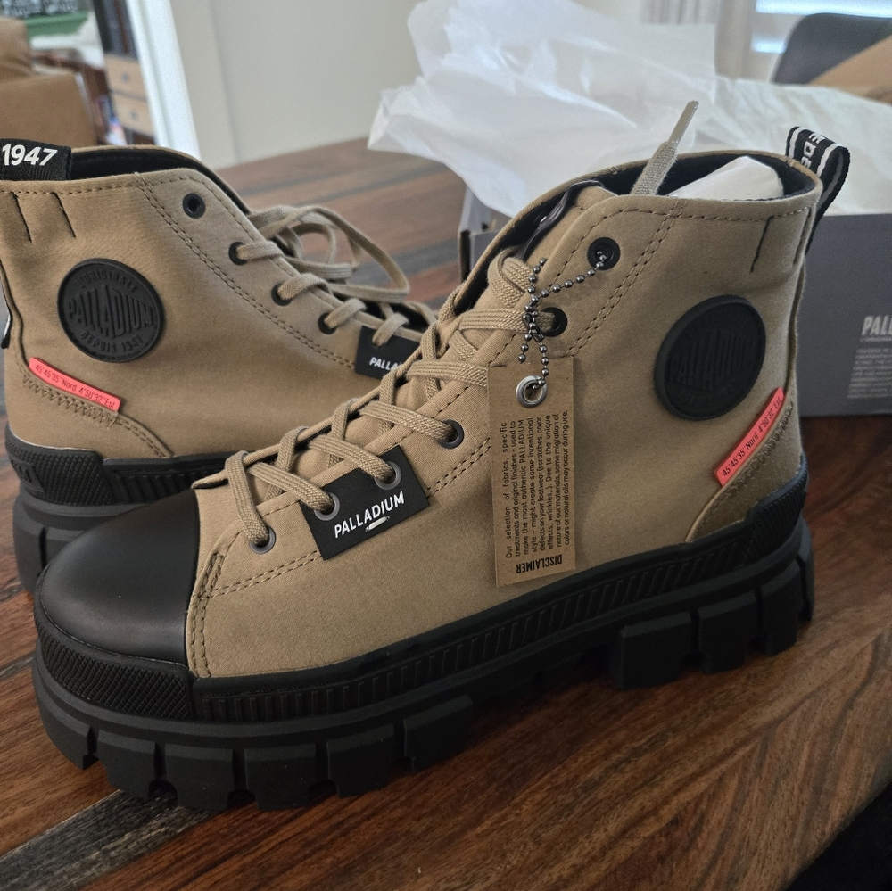 Palladium Tan and Black REVOLT HI TX NEW IN BOX